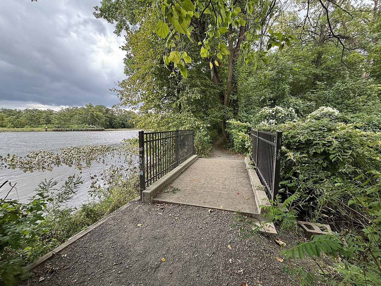 Nature trail bridge along Neshaminy Creek