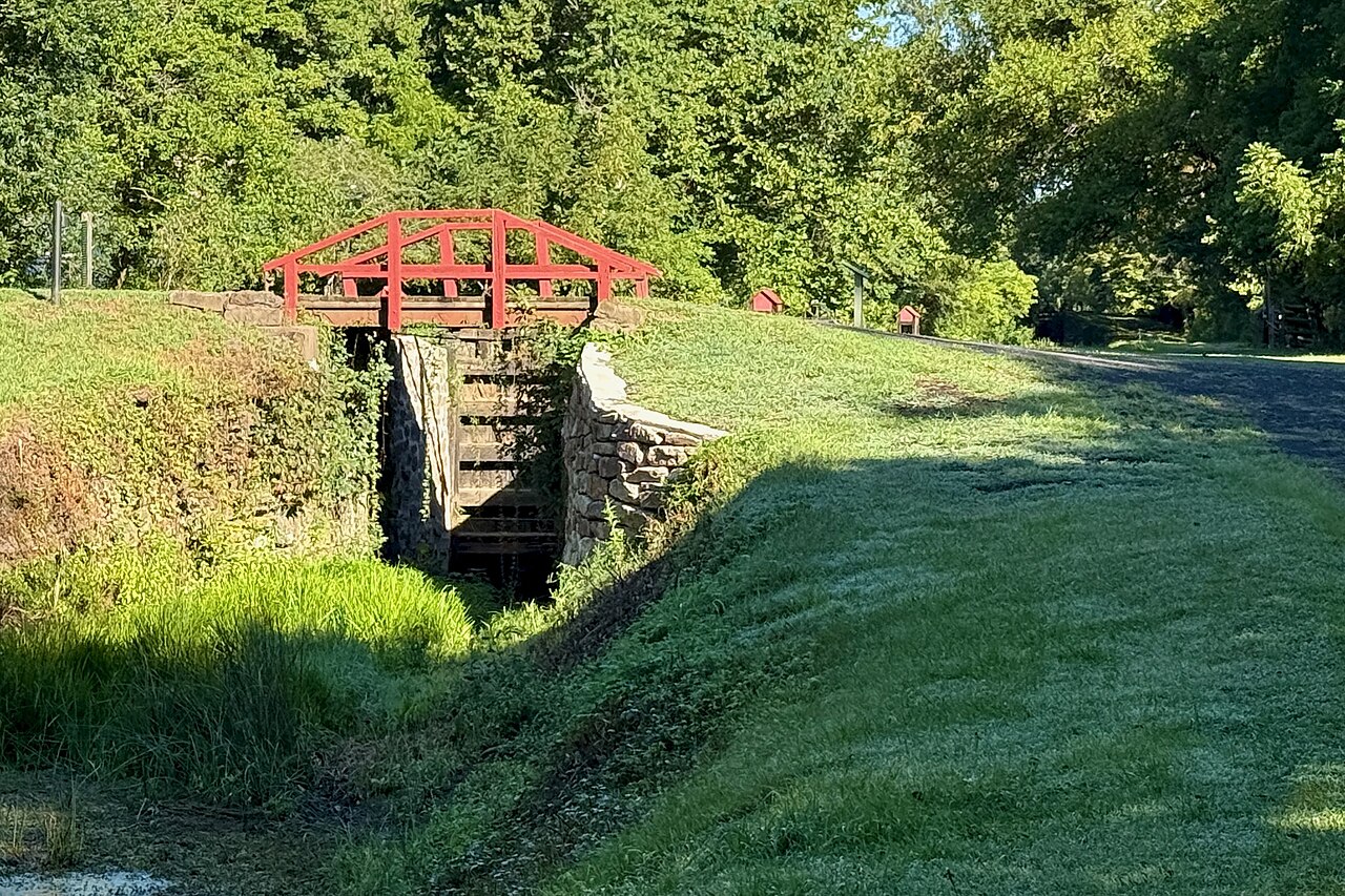 Lock 13 of the Delaware Canal at Point Pleasant, looking north